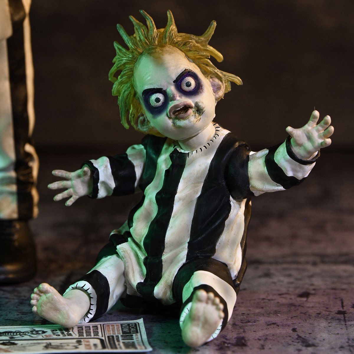 BEETLEJUICE BEETLEJUICE - 7" SCALE ACTION FIGURE - ULTIMATE "STRIPED SUIT" BEETLEJUICE NECA – Image 2