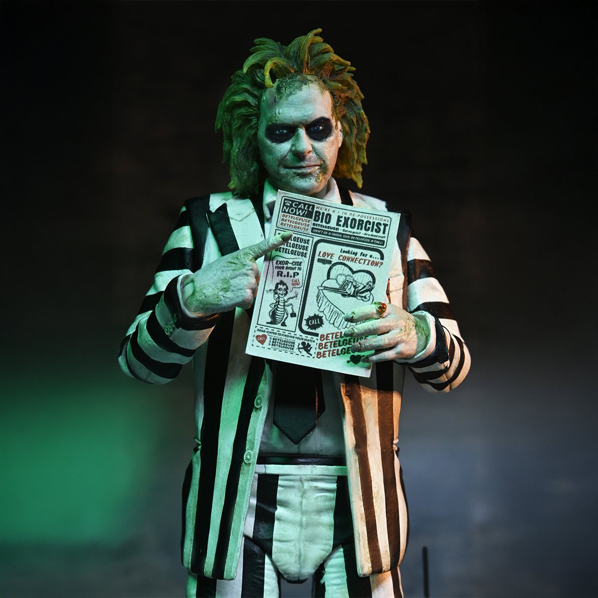 BEETLEJUICE BEETLEJUICE - 7" SCALE ACTION FIGURE - ULTIMATE "STRIPED SUIT" BEETLEJUICE NECA – Image 4
