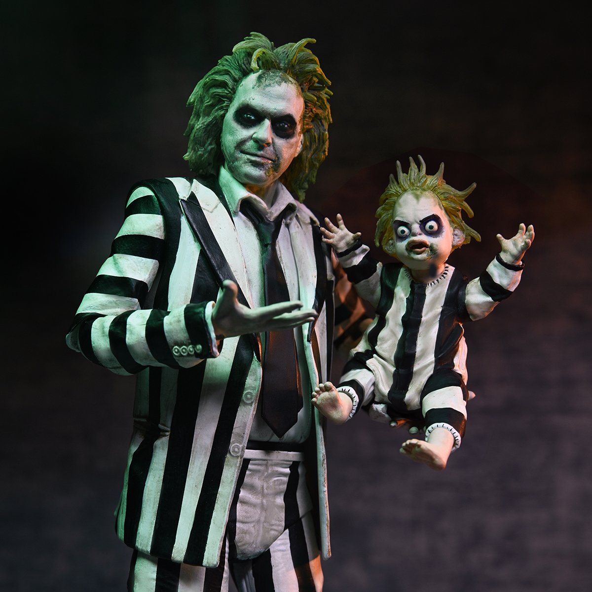 BEETLEJUICE BEETLEJUICE - 7" SCALE ACTION FIGURE - ULTIMATE "STRIPED SUIT" BEETLEJUICE NECA – Image 5